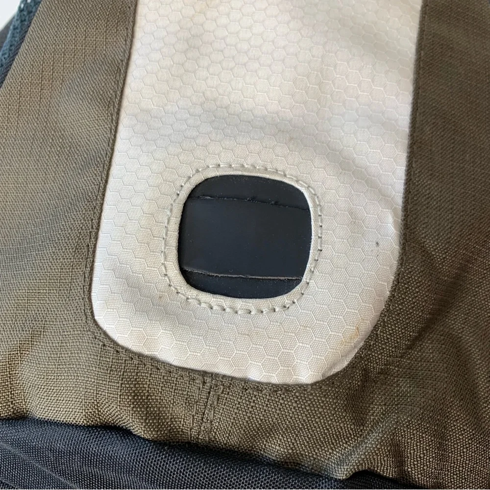 SWISSGEAR‎ Brown & Beige CP109 Middle Fork Hydration Hiking Back Pack